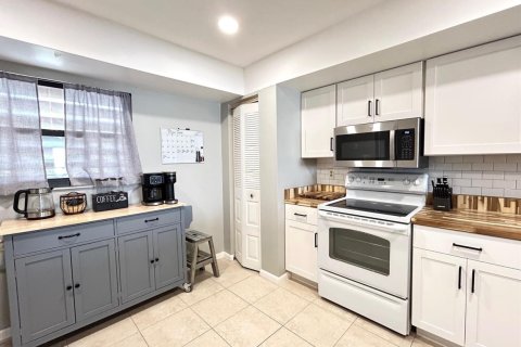 Condo in Stuart, Florida, 2 bedrooms  № 2186547 - photo 11