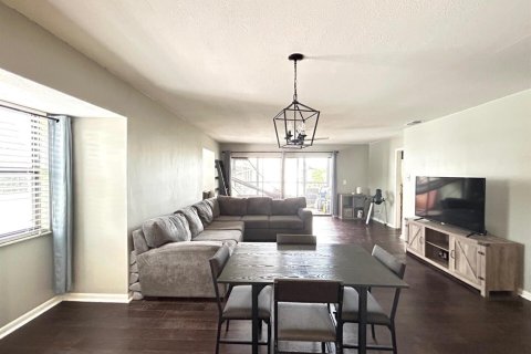 Condo in Stuart, Florida, 2 bedrooms  № 2186547 - photo 6