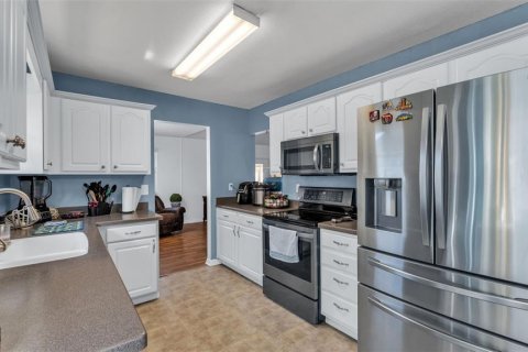 House in Lakeland, Florida 4 bedrooms, 159.23 sq.m. № 2106527 - photo 11
