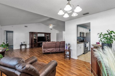 House in Lakeland, Florida 4 bedrooms, 159.23 sq.m. № 2106527 - photo 6