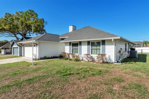 House in Lakeland, Florida 4 bedrooms, 159.23 sq.m. № 2106527