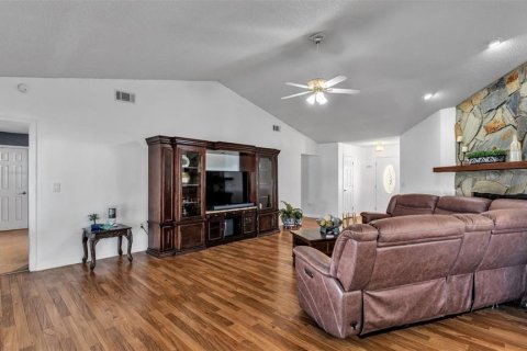 House in Lakeland, Florida 4 bedrooms, 159.23 sq.m. № 2106527 - photo 4