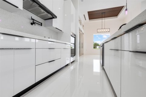 Casa en venta en Cape Coral, Florida, 4 dormitorios, 207.73 m2 № 1889902 - foto 11