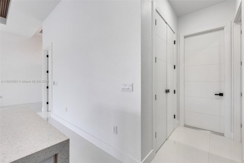 Casa en venta en Cape Coral, Florida, 4 dormitorios, 207.73 m2 № 1889902 - foto 15