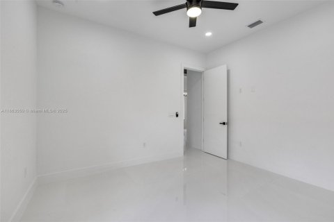 Casa en venta en Cape Coral, Florida, 4 dormitorios, 207.73 m2 № 1889902 - foto 24