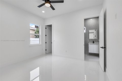 Casa en venta en Cape Coral, Florida, 4 dormitorios, 207.73 m2 № 1889902 - foto 20