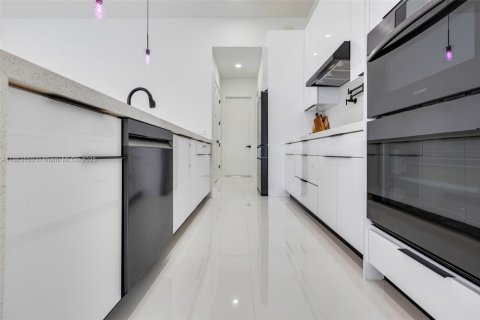 Casa en venta en Cape Coral, Florida, 4 dormitorios, 207.73 m2 № 1889902 - foto 12