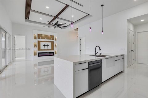 Casa en venta en Cape Coral, Florida, 4 dormitorios, 207.73 m2 № 1889902 - foto 6