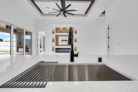 Casa en venta en Cape Coral, Florida, 4 dormitorios, 207.73 m2 № 1889902 - foto 9