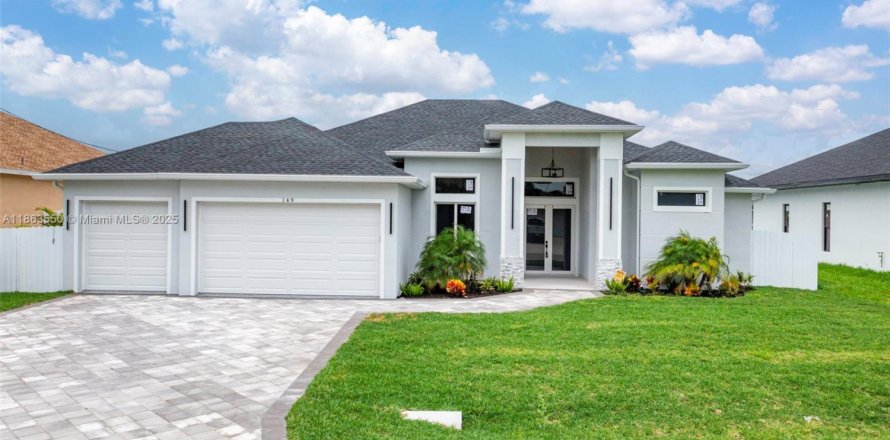 Casa en Cape Coral, Florida 4 dormitorios, 207.73 m2 № 1889902