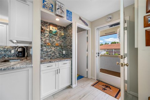 Condo in Seminole, Florida, 2 bedrooms  № 1871214 - photo 9