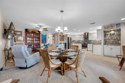 Condo in Seminole, Florida, 2 bedrooms  № 1871214 - photo 15
