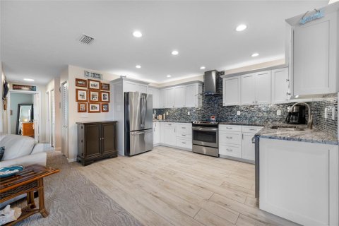 Condo in Seminole, Florida, 2 bedrooms  № 1871214 - photo 4