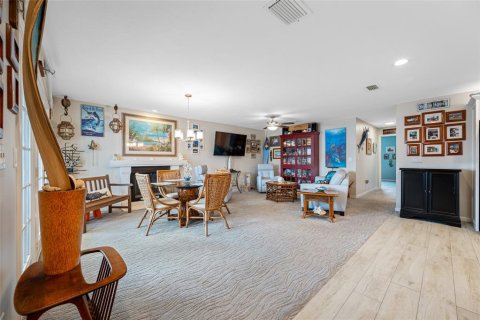 Condo in Seminole, Florida, 2 bedrooms  № 1871214 - photo 12
