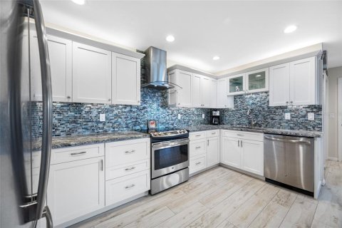 Condo in Seminole, Florida, 2 bedrooms  № 1871214 - photo 7