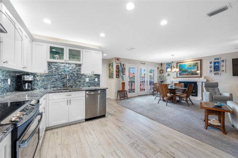 Condo in Seminole, Florida, 2 bedrooms  № 1871214 - photo 8