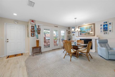 Condo in Seminole, Florida, 2 bedrooms  № 1871214 - photo 14
