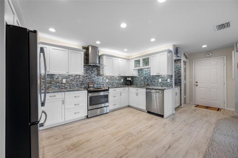 Condo in Seminole, Florida, 2 bedrooms  № 1871214 - photo 5