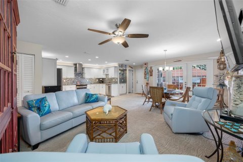 Condo in Seminole, Florida, 2 bedrooms  № 1871214 - photo 13