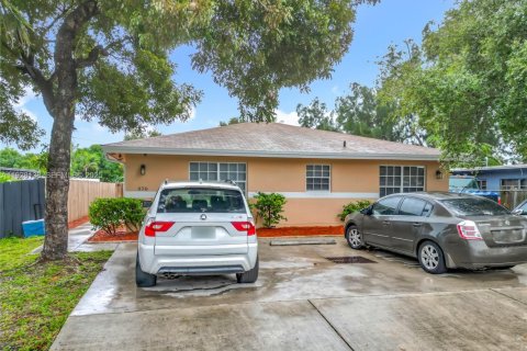 Villa ou maison à louer à Pompano Beach, Floride: 3 chambres, 225.94 m2 № 1987148 - photo 1