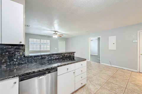 Villa ou maison à louer à Pompano Beach, Floride: 3 chambres, 225.94 m2 № 1987148 - photo 27