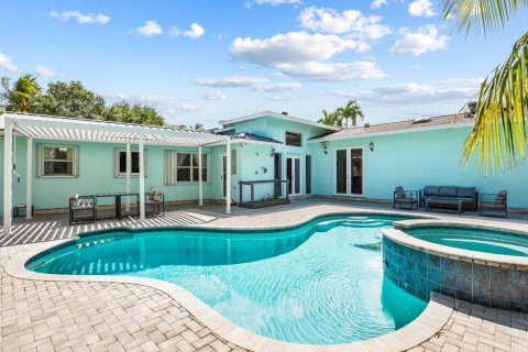House in Wilton Manors, Florida 3 bedrooms, 167.97 sq.m. № 1099952 - photo 1