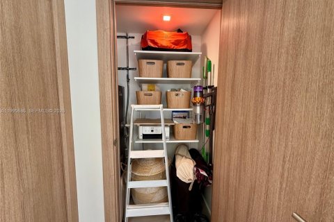 Купить кондоминиум в Майами, Флорида 1 спальня, 68м2, № 2063827 - фото 20