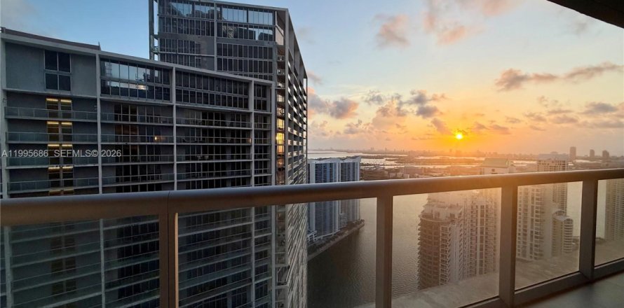 Кондоминиум с 1 спальней в Майами, Флорида № 2063827