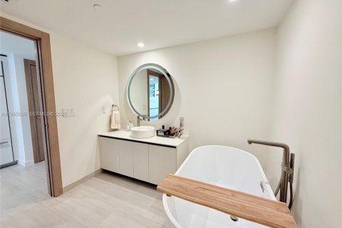 Купить кондоминиум в Майами, Флорида 1 спальня, 68м2, № 2063827 - фото 11