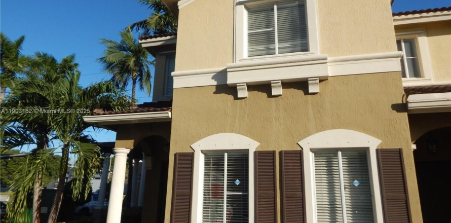 Таунхаус в Майами, Флорида 3 спальни, 145.48м2 № 1957323