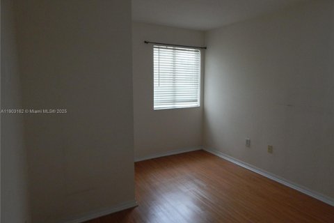 Снять в аренду таунхаус в Майами, Флорида 3 спальни, 145.48м2, № 1957323 - фото 10