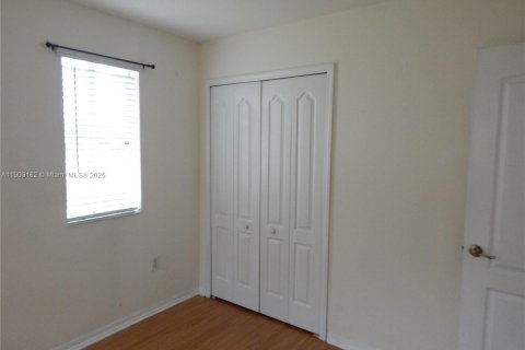 Снять в аренду таунхаус в Майами, Флорида 3 спальни, 145.48м2, № 1957323 - фото 11