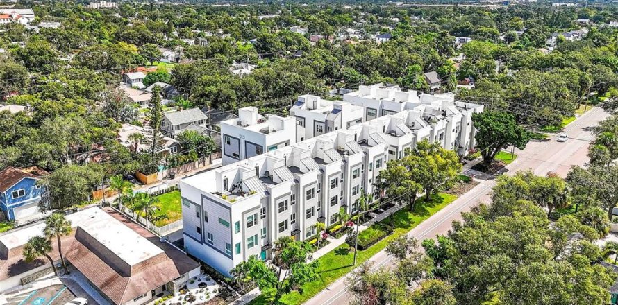 Touwnhouse à Saint Petersburg, Floride 3 chambres, 176.24 m2 № 1909809
