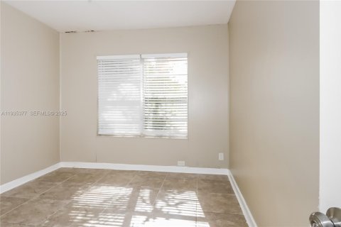 Casa en alquiler en West Palm Beach, Florida, 3 dormitorios, 101.08 m2 № 1993562 - foto 12