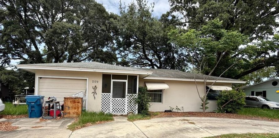 Villa ou maison à Spring Hill, Floride 2 chambres, 105.54 m2 № 2148571