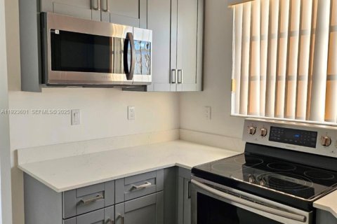 Снять в аренду квартиру в Майами, Флорида 3 спальни, 101.45м2, № 1983607 - фото 5