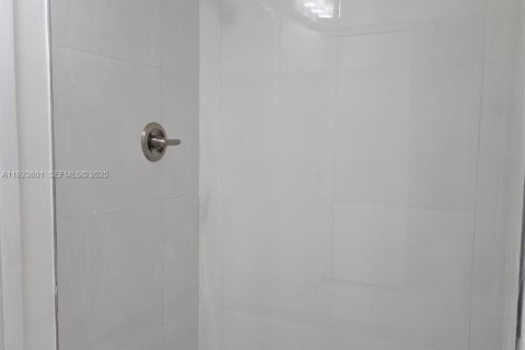 Снять в аренду квартиру в Майами, Флорида 3 спальни, 101.45м2, № 1983607 - фото 11