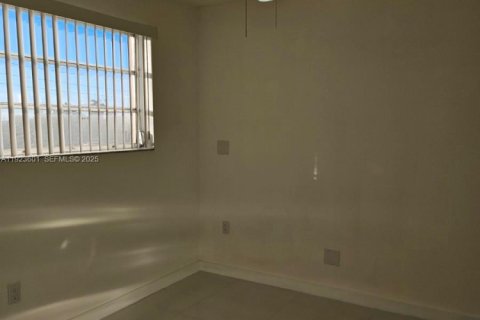 Снять в аренду квартиру в Майами, Флорида 3 спальни, 101.45м2, № 1983607 - фото 9