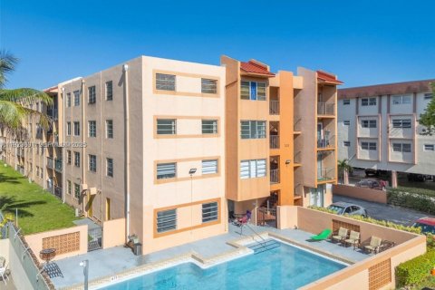 Снять в аренду квартиру в Майами, Флорида 3 спальни, 101.45м2, № 1983607 - фото 13