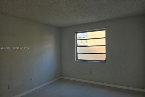 Снять в аренду квартиру в Майами, Флорида 3 спальни, 101.45м2, № 1983607 - фото 7