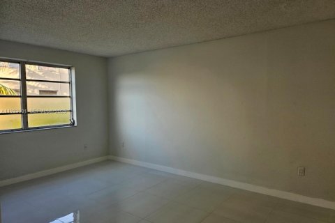 Снять в аренду квартиру в Майами, Флорида 3 спальни, 101.45м2, № 1983607 - фото 8