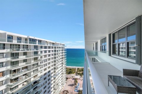 Copropriété à louer à Bal Harbour, Floride: 2 chambres, 128.95 m2 № 1860944 - photo 17