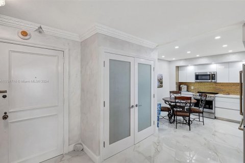Copropriété à louer à Bal Harbour, Floride: 2 chambres, 128.95 m2 № 1860944 - photo 8
