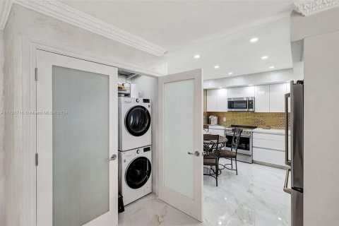 Copropriété à louer à Bal Harbour, Floride: 2 chambres, 128.95 m2 № 1860944 - photo 15
