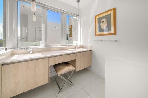Townhouse in Miami Beach, Florida 3 bedrooms, 210.52 sq.m. № 2088285 - photo 25