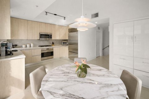 Townhouse in Miami Beach, Florida 3 bedrooms, 210.52 sq.m. № 2088285 - photo 8