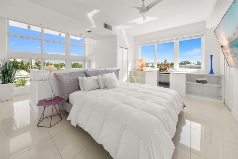 Townhouse in Miami Beach, Florida 3 bedrooms, 210.52 sq.m. № 2088285 - photo 21