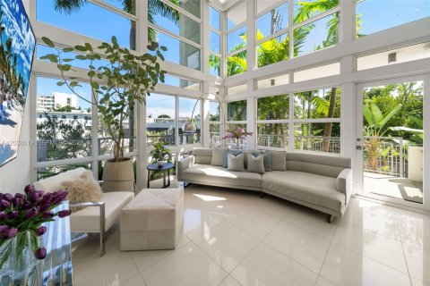 Townhouse in Miami Beach, Florida 3 bedrooms, 210.52 sq.m. № 2088285 - photo 3