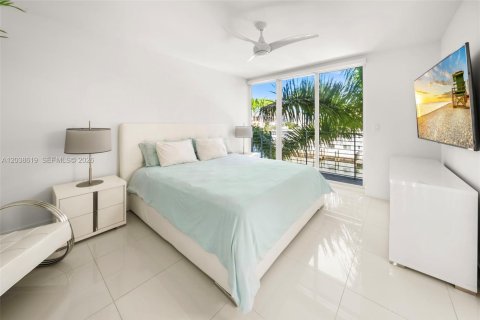 Townhouse in Miami Beach, Florida 3 bedrooms, 210.52 sq.m. № 2088285 - photo 17