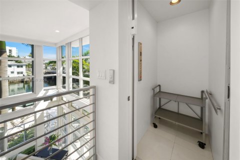 Townhouse in Miami Beach, Florida 3 bedrooms, 210.52 sq.m. № 2088285 - photo 5